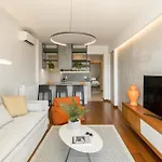 Elegant Mountain-View Apartment Next To Seaside