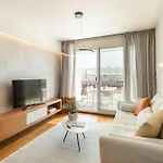Elegant Mountain-View Apartment Next To Seaside
