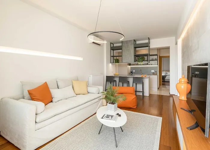 Elegant Mountain-View Apartment Next To Seaside