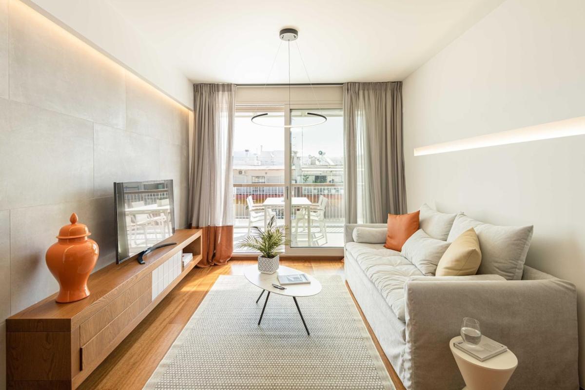 Elegant Mountain-view Next To Seaside Apartment