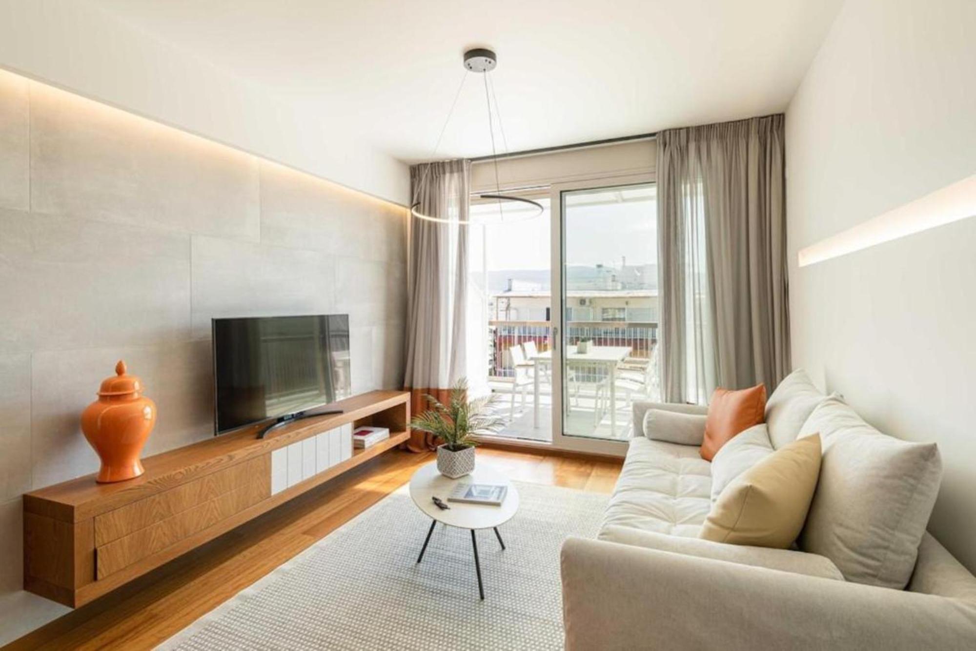 Elegant Mountain-view Next To Seaside Apartment Thessaloniki